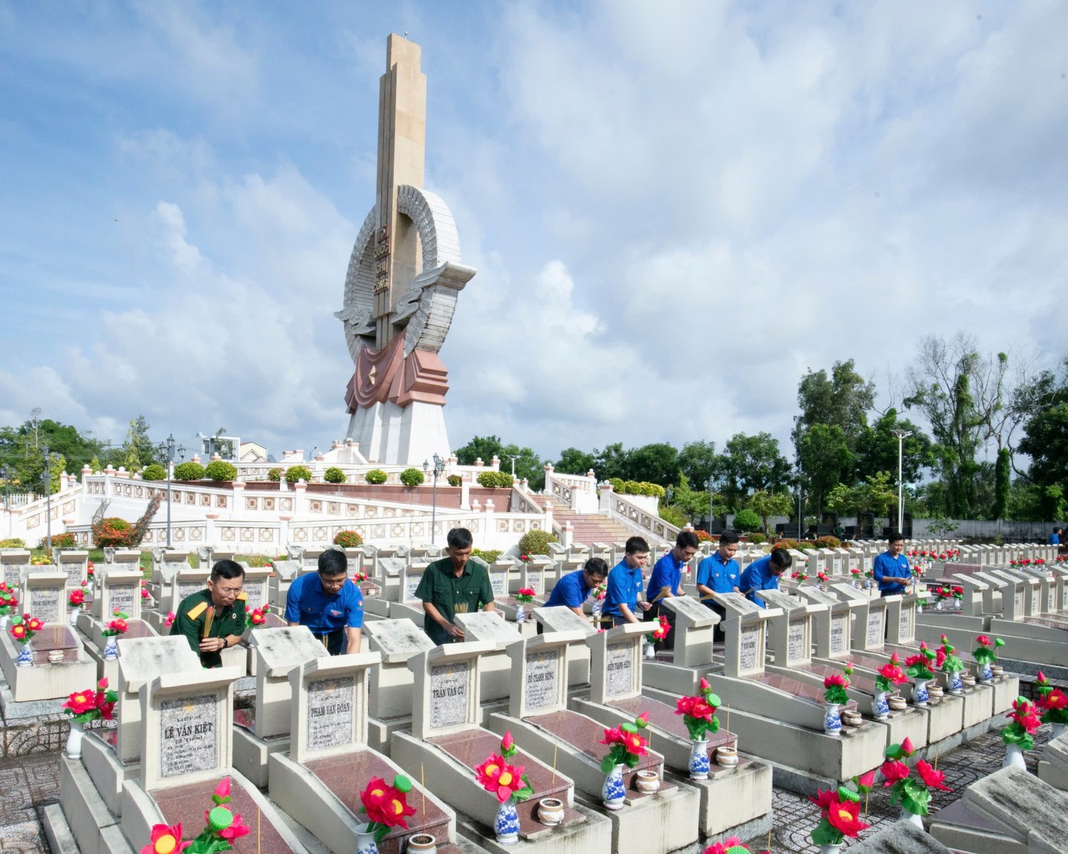 hinh-2---đại-diện-dâng-hương